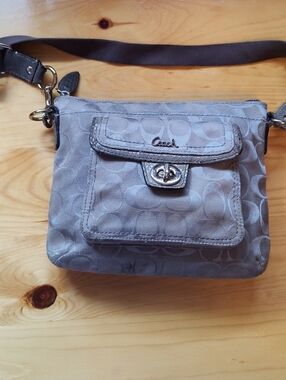 Refreshed Coach Signature Swingpack Crossbody Bag - Grey And Silver